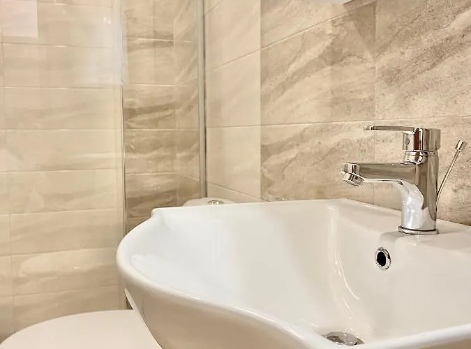 Location With 2bath For 6 Guests Апартаменты